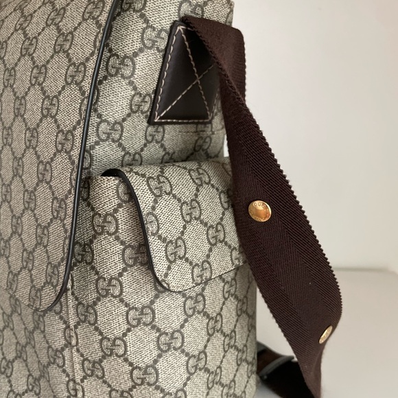 Gucci GG Supreme Medium Diaper Bag